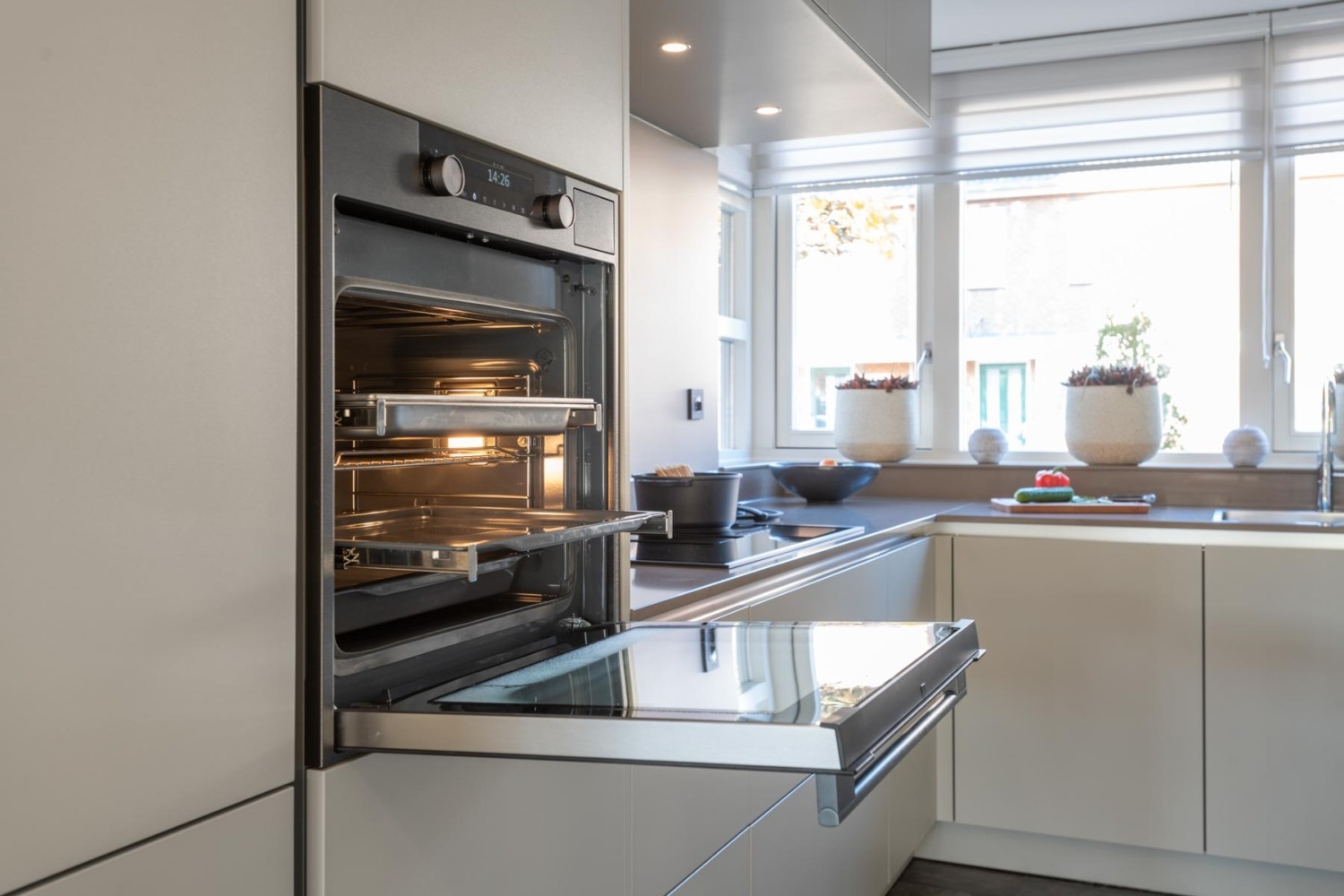 Strakke en greeploze keuken | Schelde Keukens