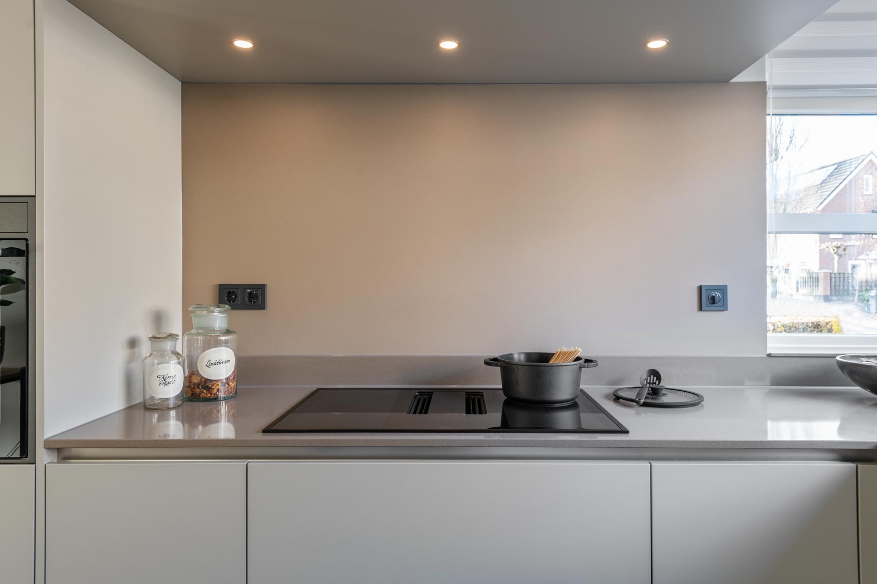 Strakke en greeploze keuken | Schelde Keukens